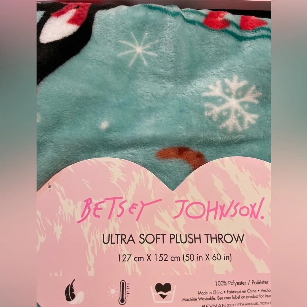 NWT Betsey Johnson Snowboard and Skiing Cats Plush Winter Blanket